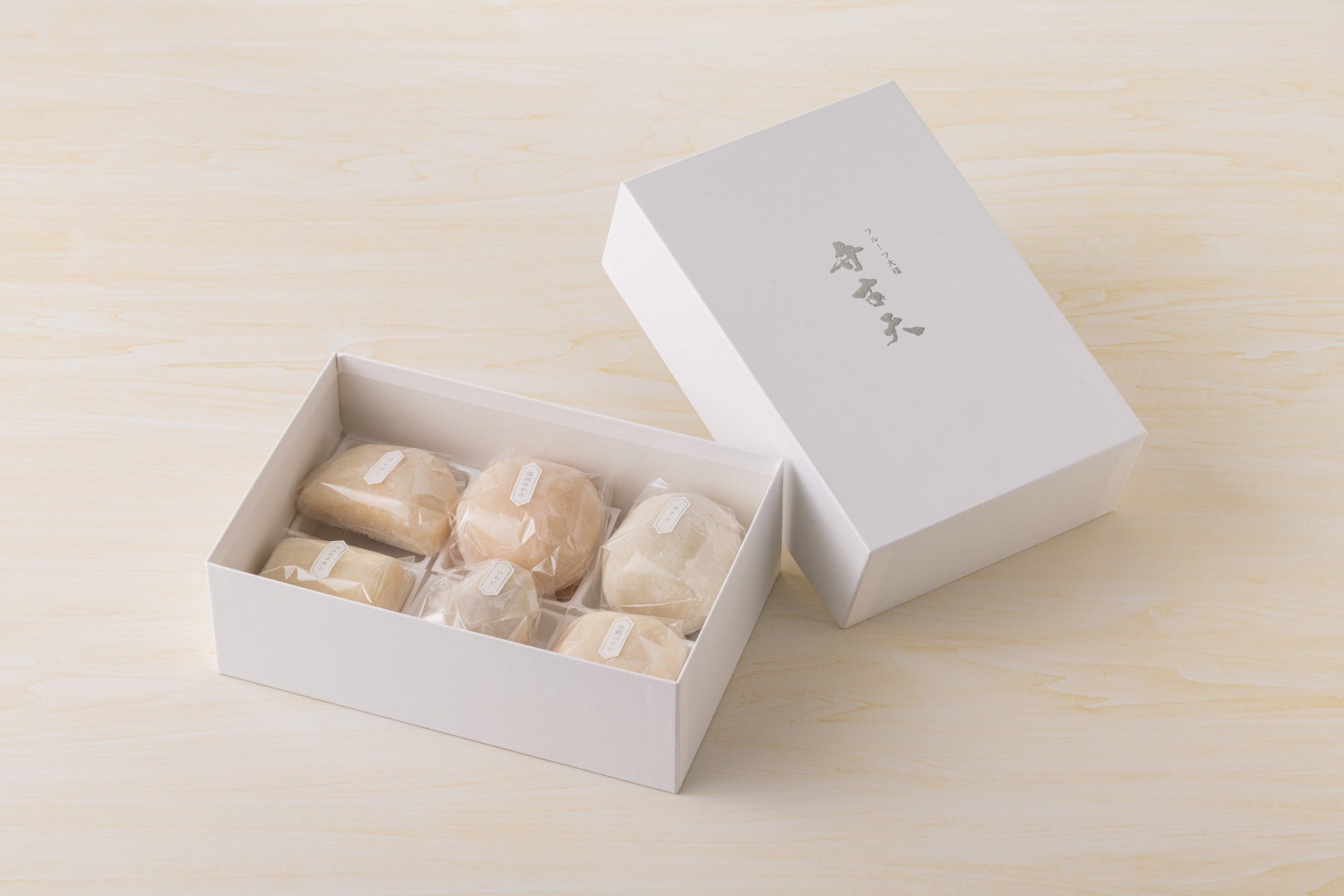 【贈答用化粧箱】季節のフルーツ大福(6個入り)
