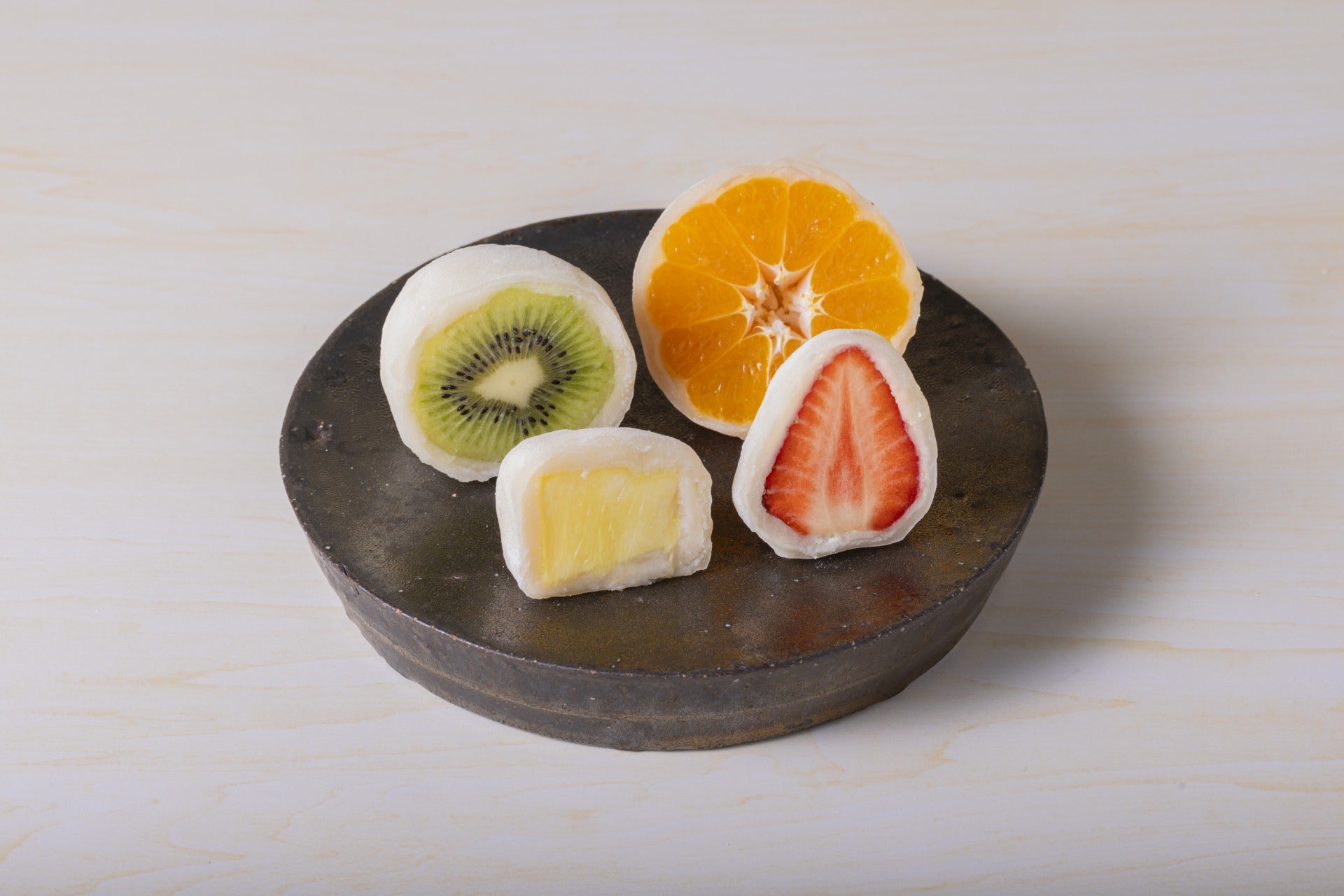 【贈答用化粧箱】季節のフルーツ大福(4個入り)
