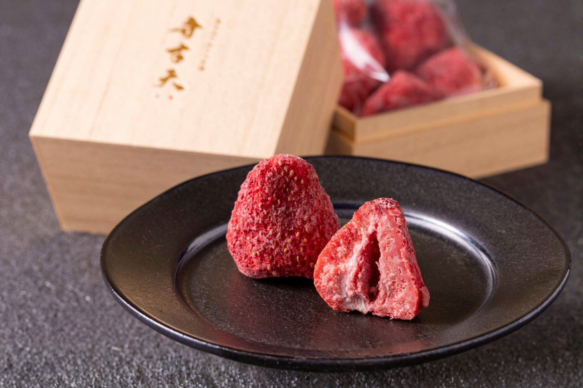 【化粧箱入り】染みチョコいちご(5粒入り・1箱)