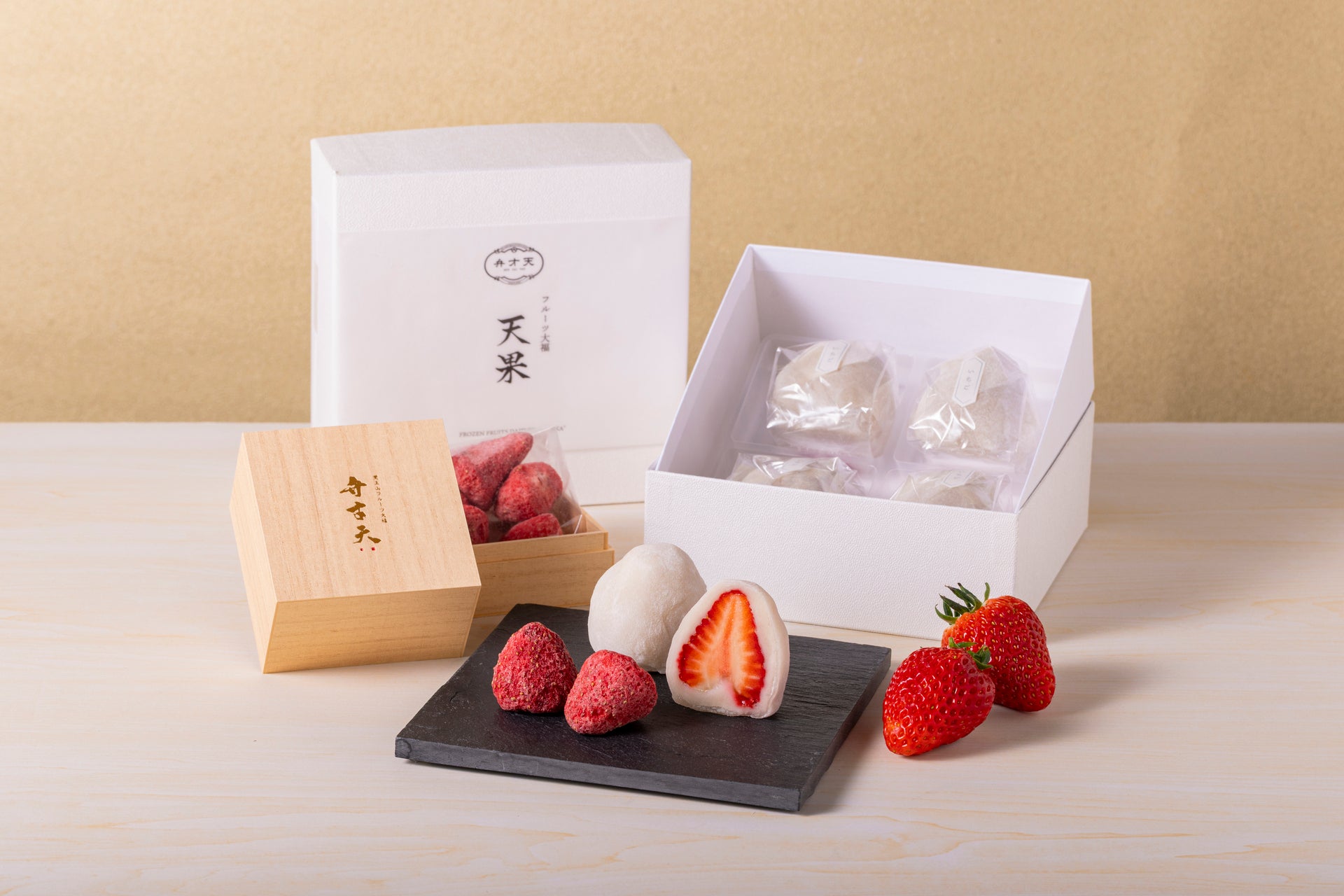 【冷凍】いちご満喫セット（『天果』いちご4個＆染みチョコいちご5個入1箱）